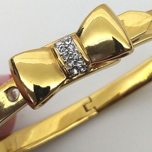Juicy Couture Gold Tone Bow Belt Bracelet Bangle Jewelry - Picture 16 of 16